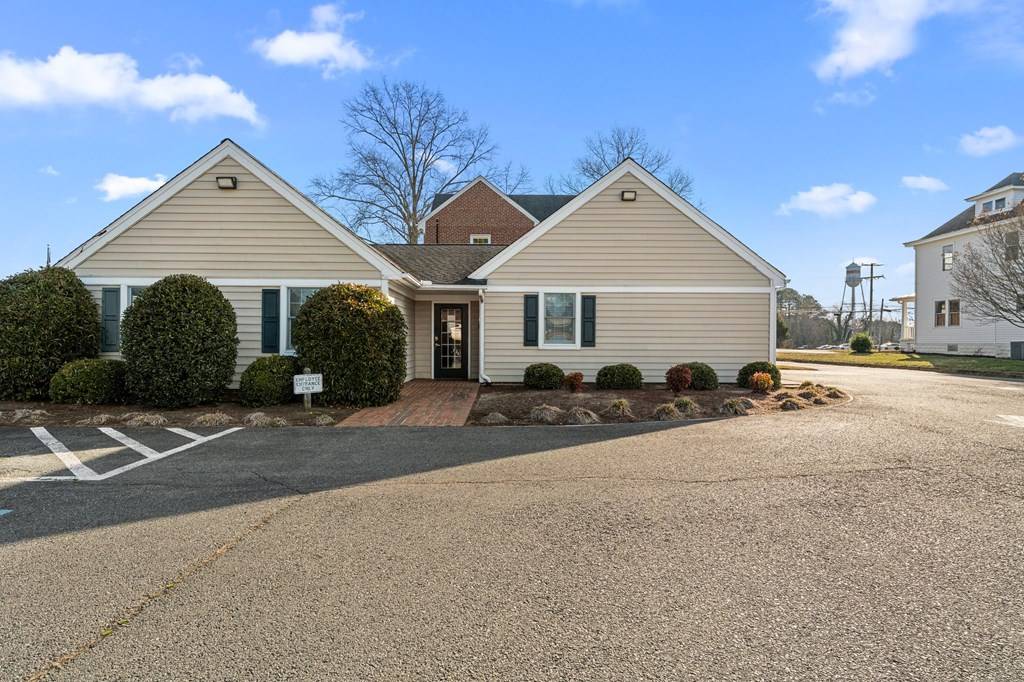 Kilmarnock, VA 22482,95 N Main