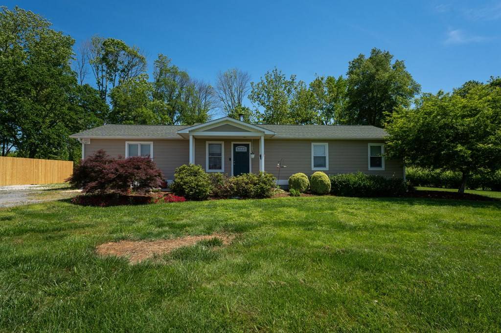 Kilmarnock, VA 22482,899 Bluff Point Road