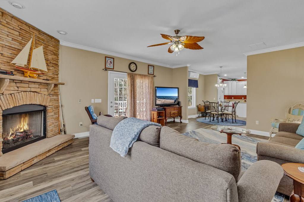 Reedville, VA 22539,33 Douglas Street