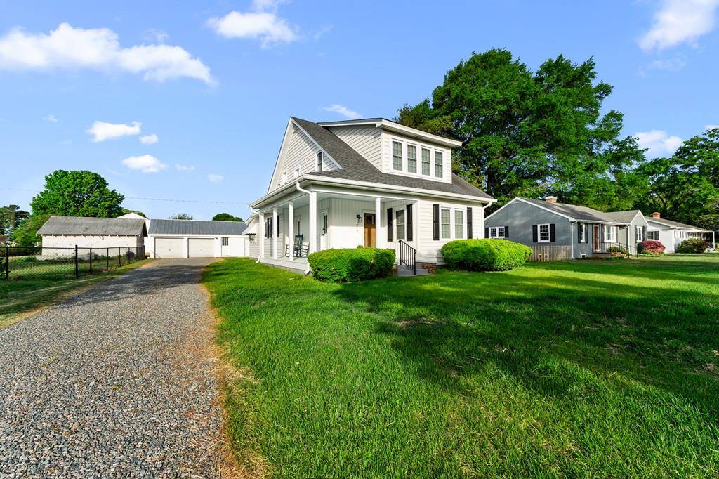 Tappahannock, VA 22560,819 Essex Street
