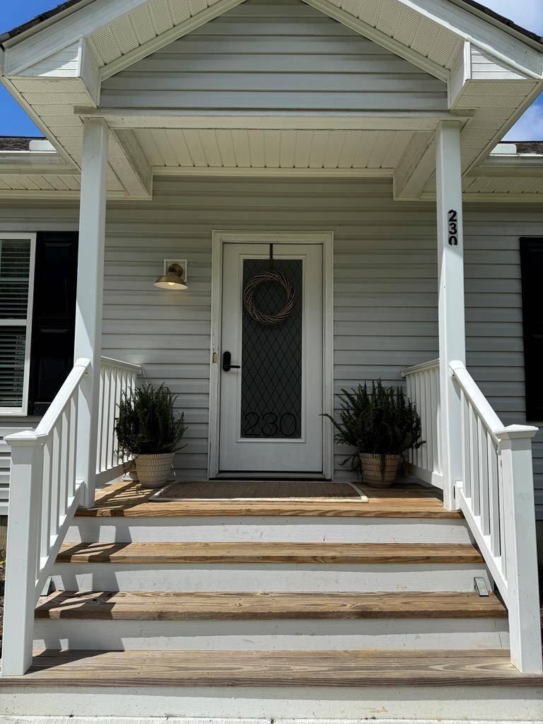 Kilmarnock, VA 22482,230 Roseneath Avenue