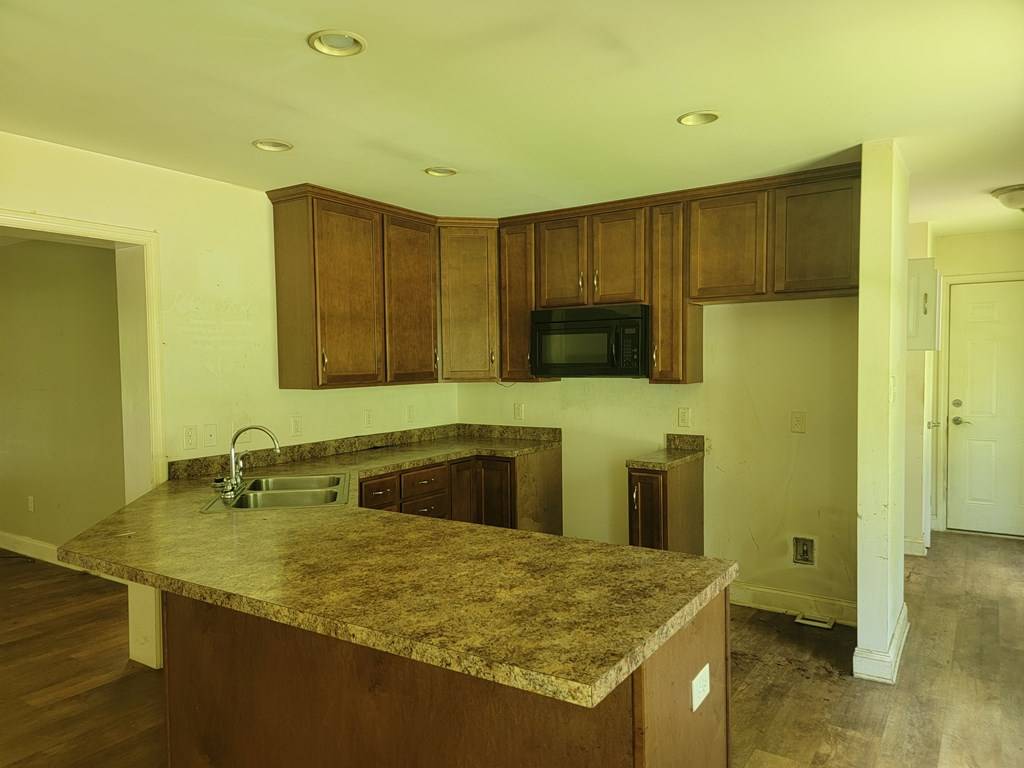 Weems, VA 22576,Address not disclosed
