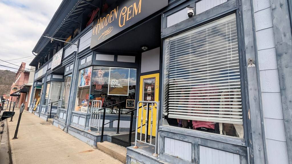 Wellsboro, PA 16901,17 Crafton Street