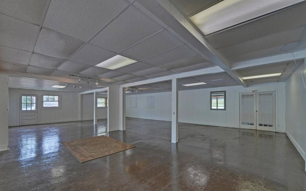 Young Harris, GA 30582,7493 Us Hwy 76 W