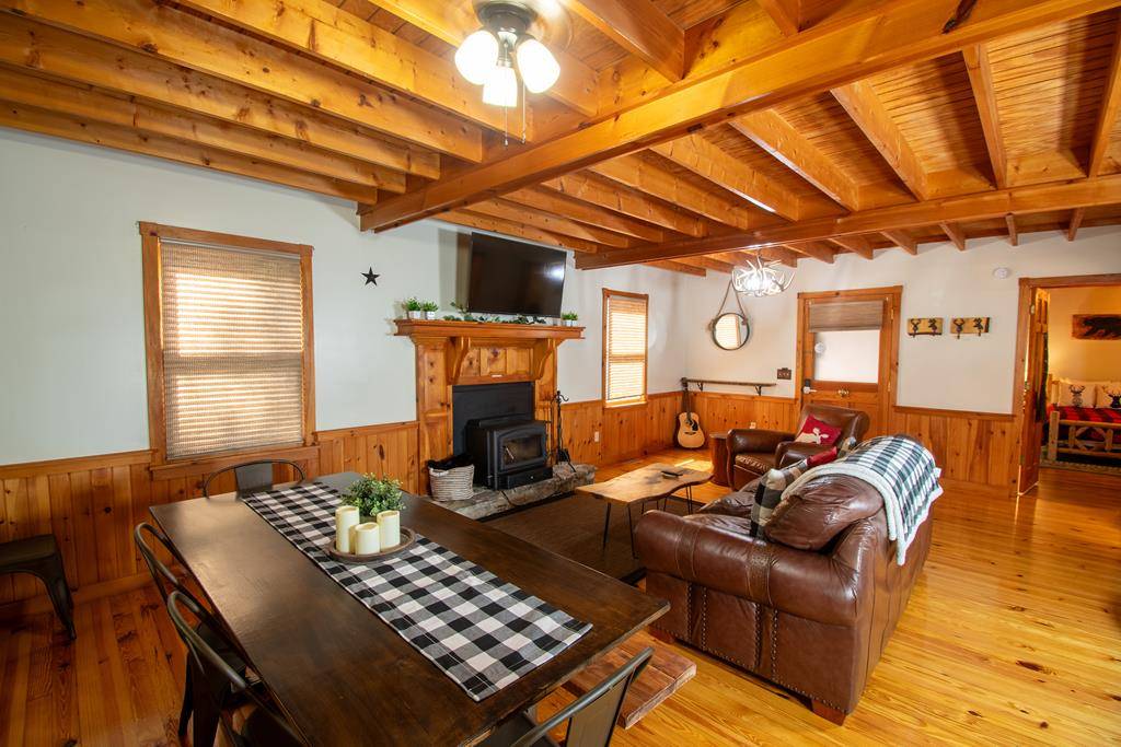 Blairsville, GA 30512,328 Sharp Top Circle