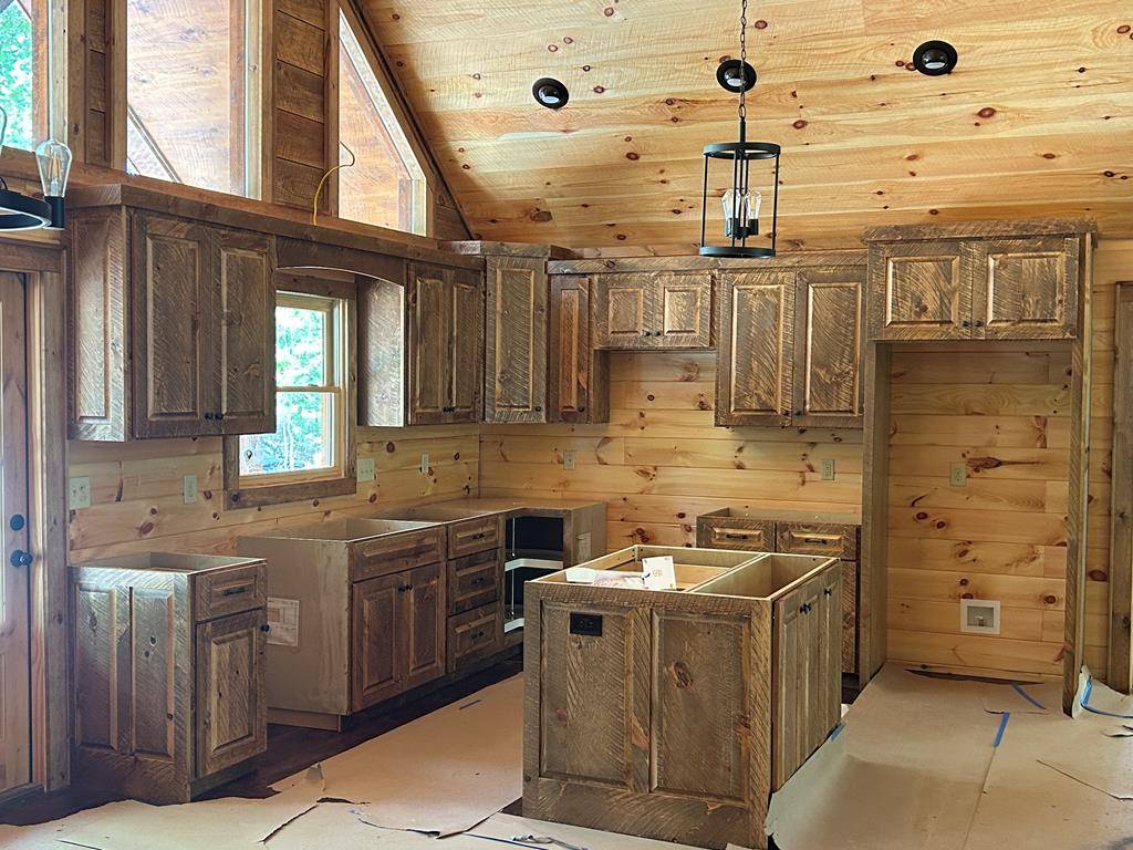 Mineral Bluff, GA 30559,117 Stuart Ridge Road