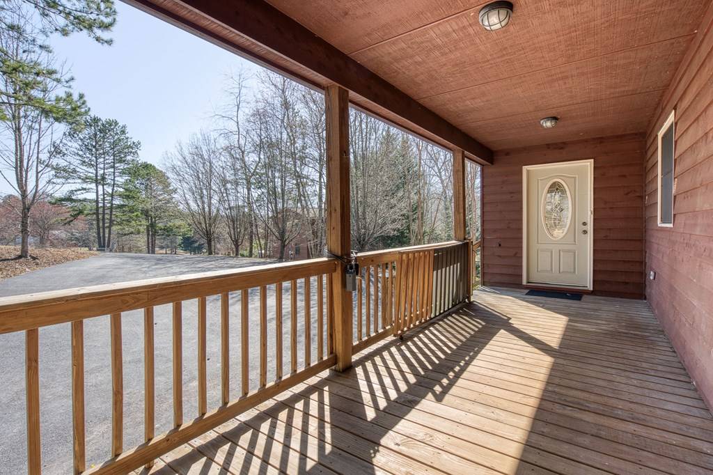 Murphy, NC 28906,221 Country Mountain Rdg
