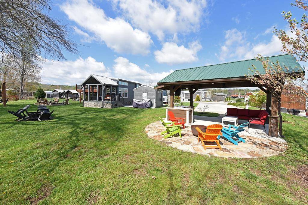 Blairsville, GA 30512,467 Golden Nugget Road