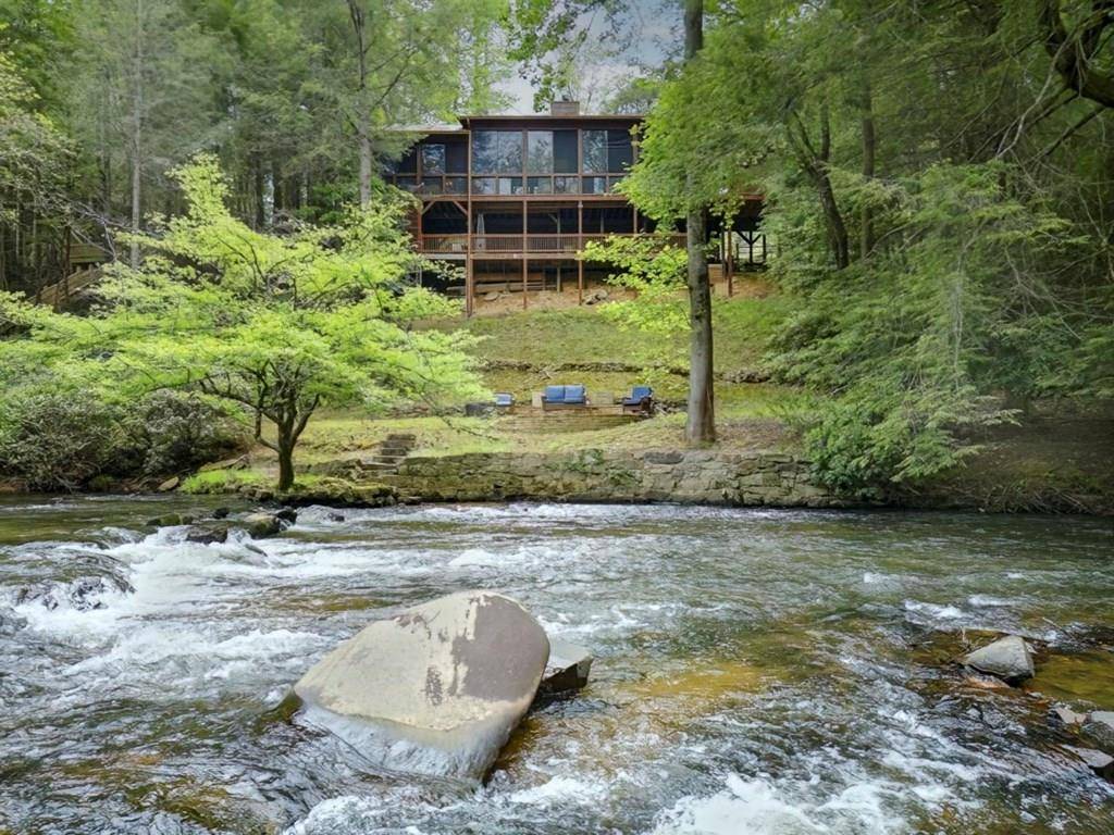 Ellijay, GA 30540,360 Cascade Point