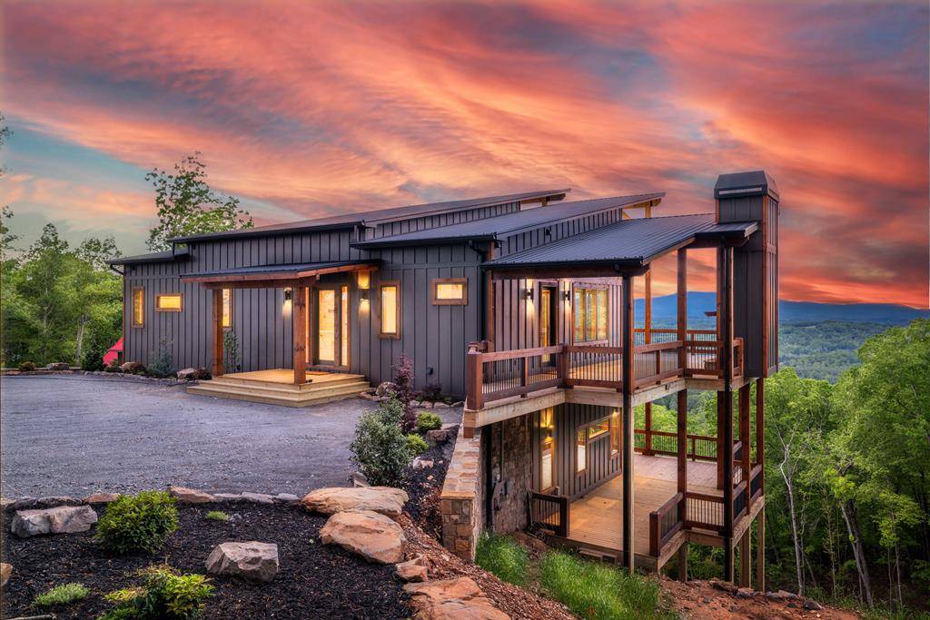 Mineral Bluff, GA 30559,885 Tower Road