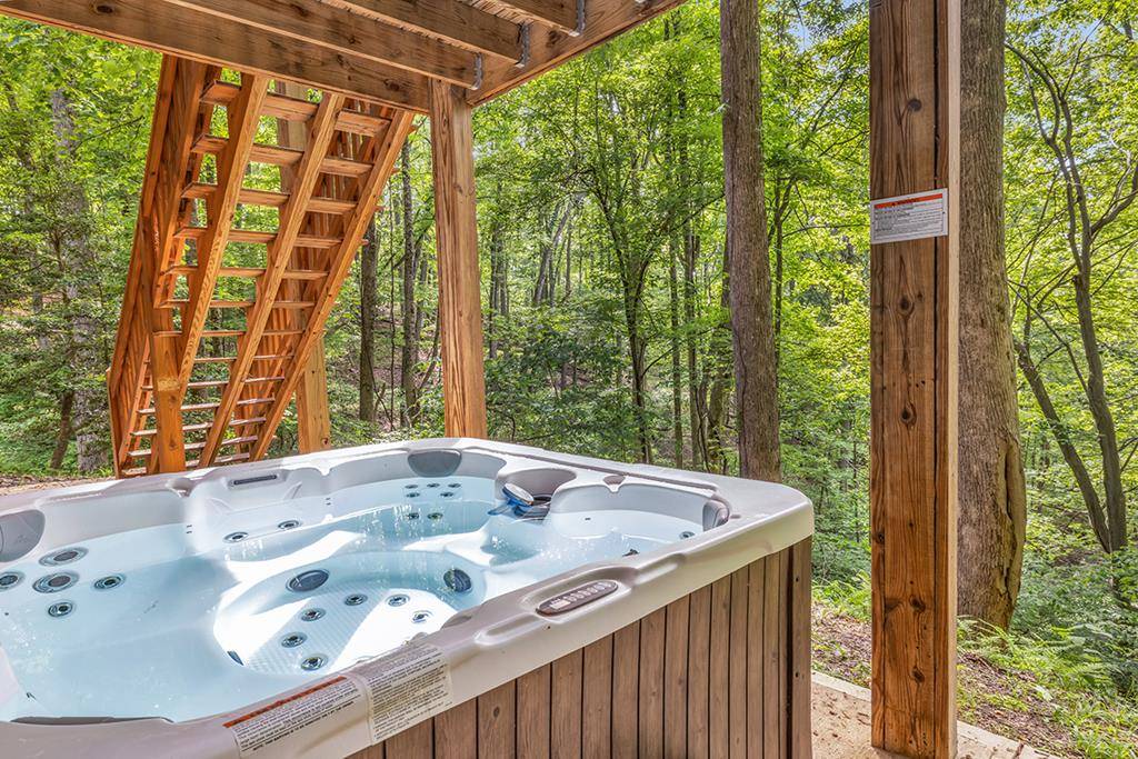 Morganton, GA 30560,402 Picklesimer Mountain Trail