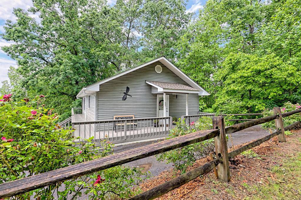 Hiawassee, GA 30546,985 Vista Lane