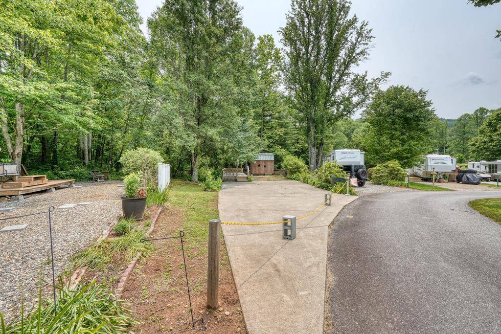 Blairsville, GA 30512,114 Bear Bend