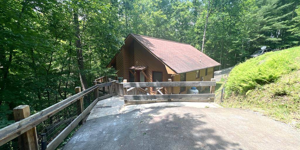 Murphy, NC 28906,129 Crooked Lane