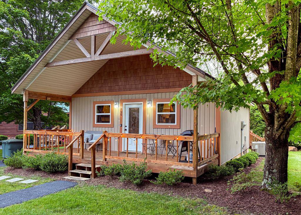 Andrews, NC 28901,100 Lazy Bear Trail