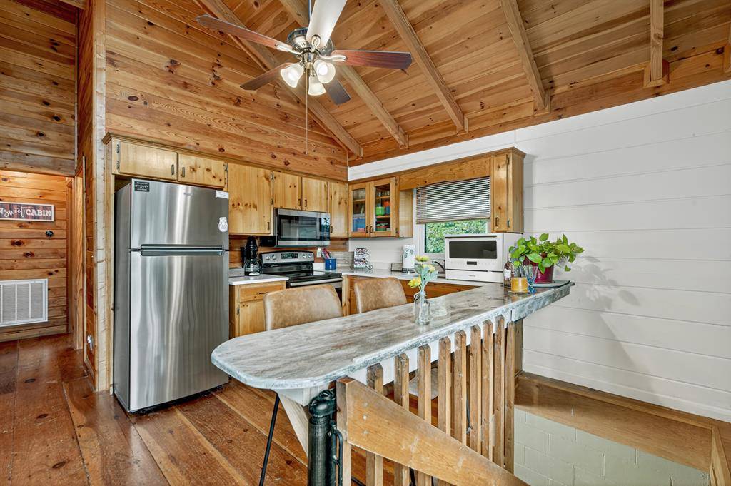Blue Ridge, GA 30513,566 Mountain View Circle
