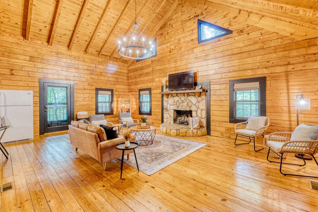 Ellijay, GA 30540,371 Abbott Top Road
