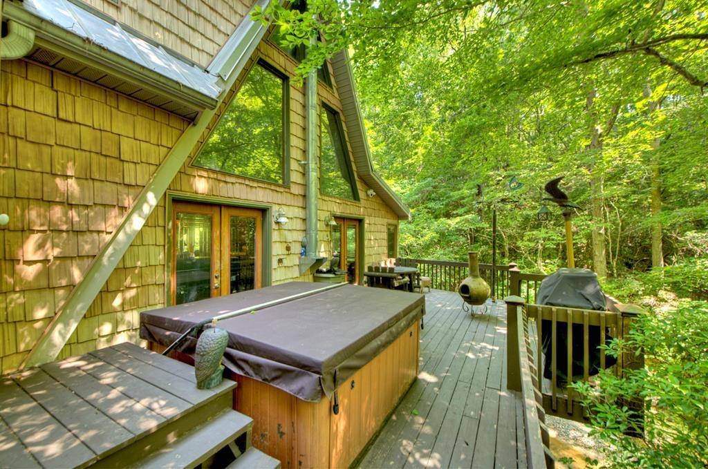 Ellijay, GA 30540,7843 Hwy 382