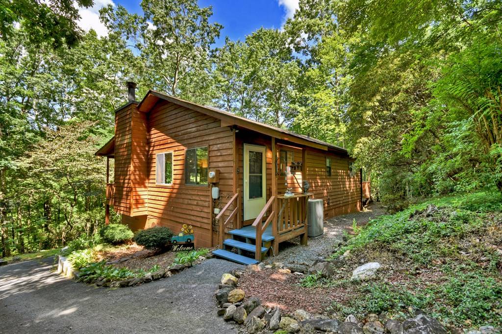 Murphy, NC 28906,221 Chatto Loop Road