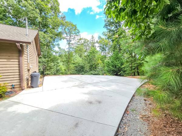 Ellijay, GA 30540,61 Chicasaw Court