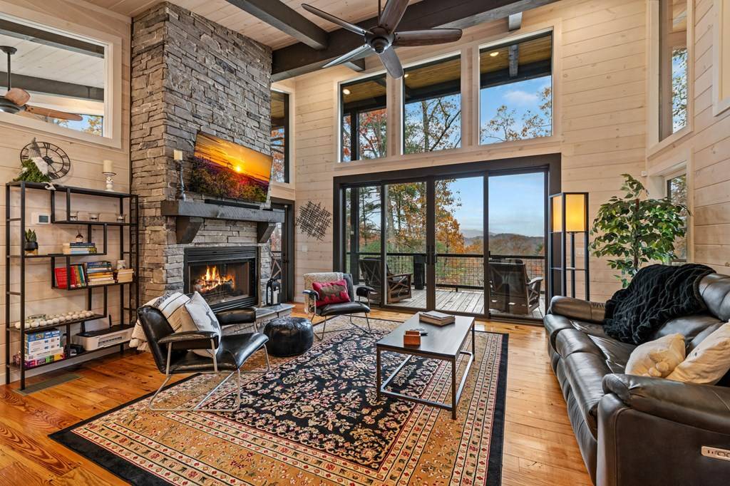 Morganton, GA 30560,105 Snowy Road