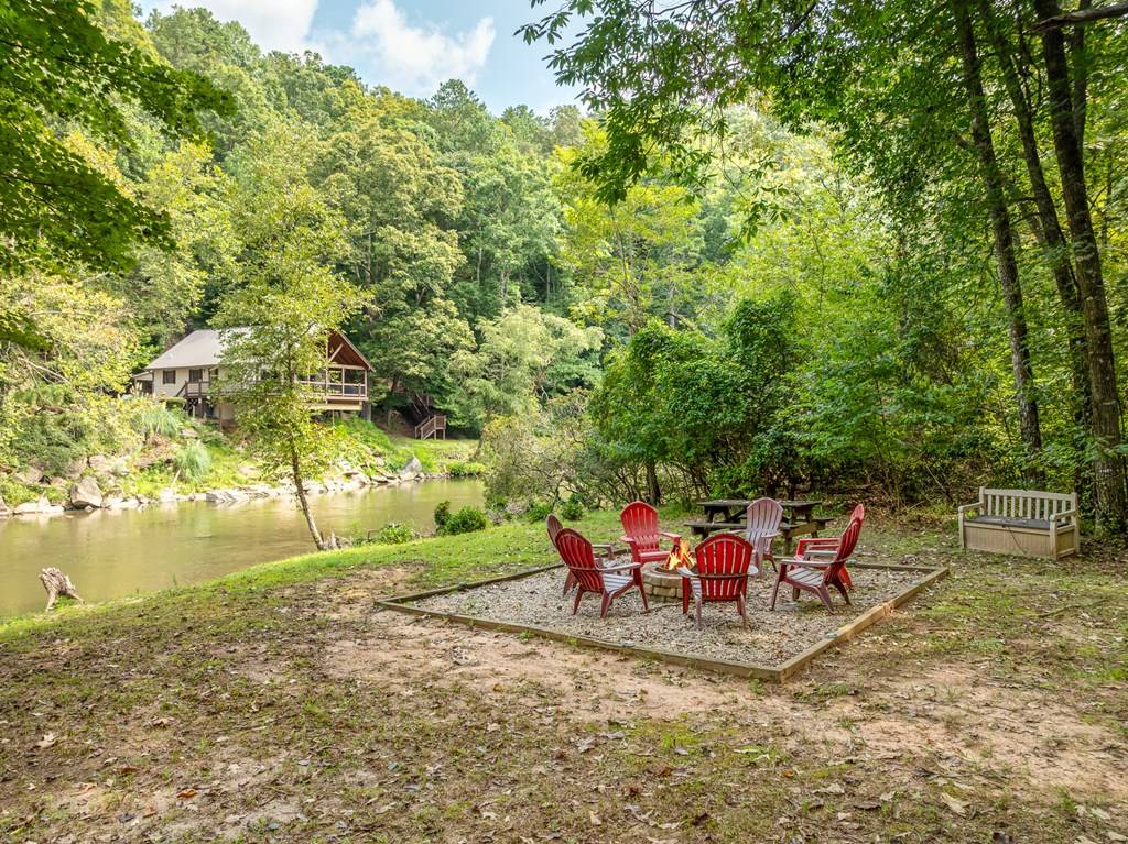 Ellijay, GA 30540,93 Amy Lane