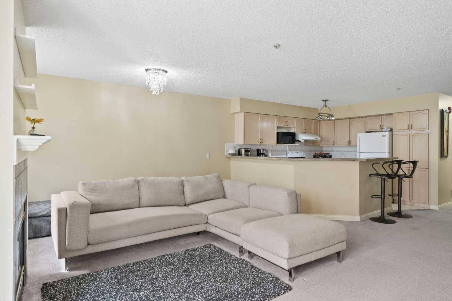 Calgary, AB T2R 0S2,923 15 AVE SW #109