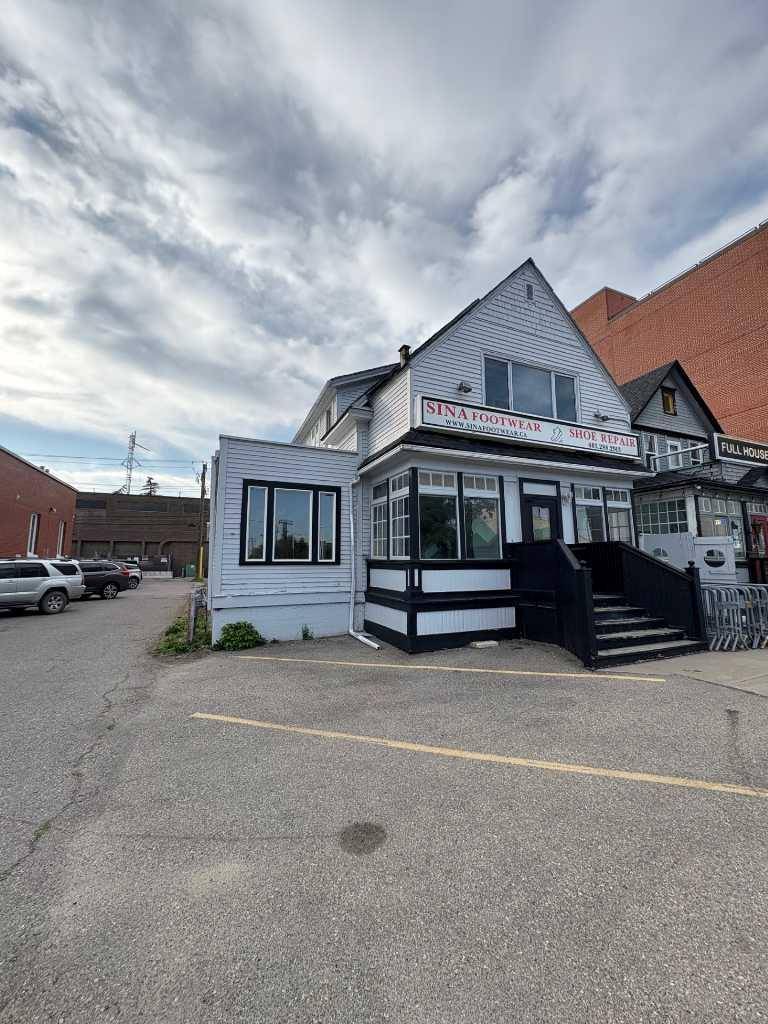 Calgary, AB T2N 1Z6,109 14 ST NW