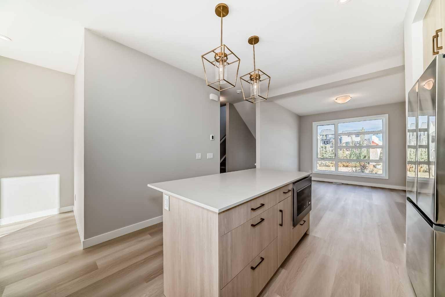 Calgary, AB T3P 2C7,23 Lucas WAY NW