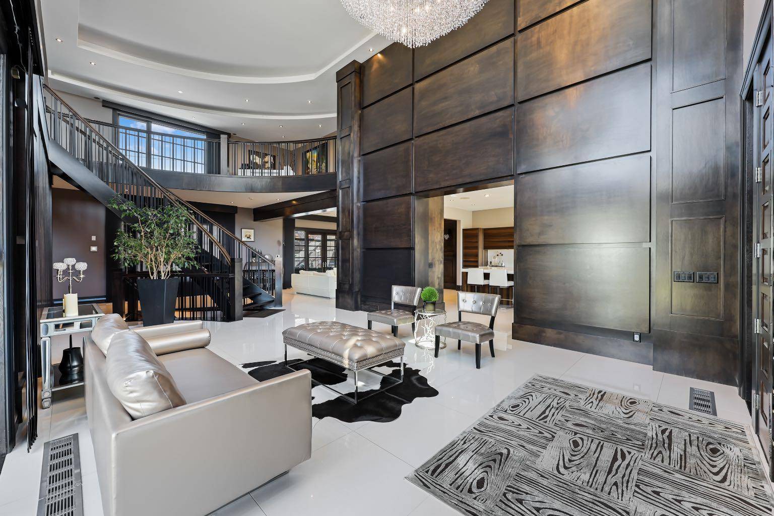 Calgary, AB T2T 0Y9,832 Hillcrest AVE SW