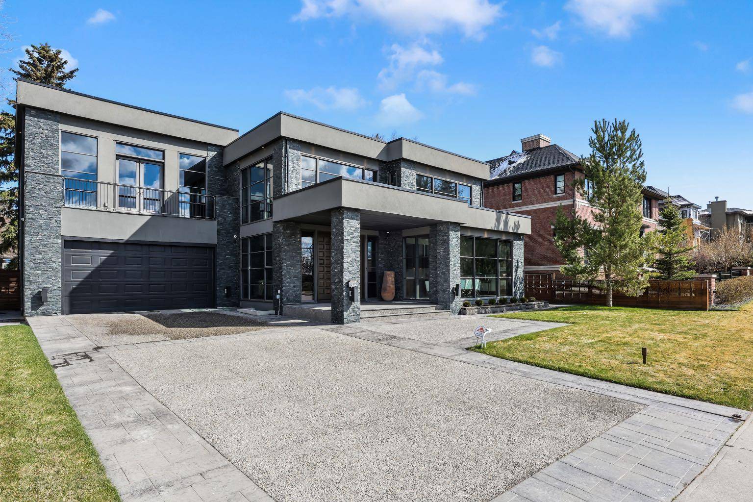 Calgary, AB T2T 0Y9,832 Hillcrest AVE SW