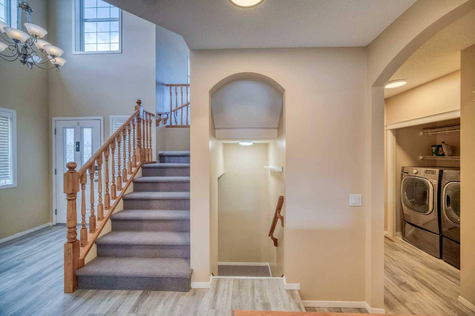 Calgary, AB T3P 1B8,81 Evansmeade CIR NW