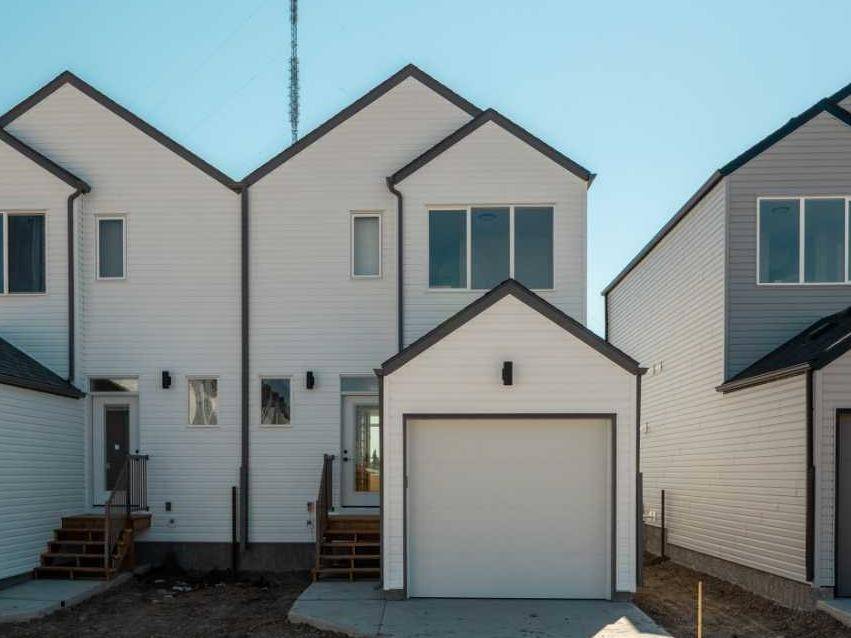 Lethbridge, AB T1H7H7,677 Blackwolf BLVD N
