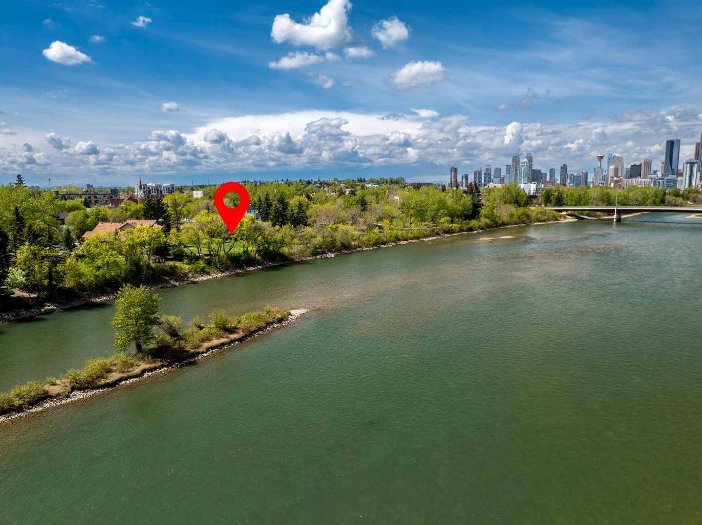 Calgary, AB T2G 2Z2,14 Major Stewart LN SE