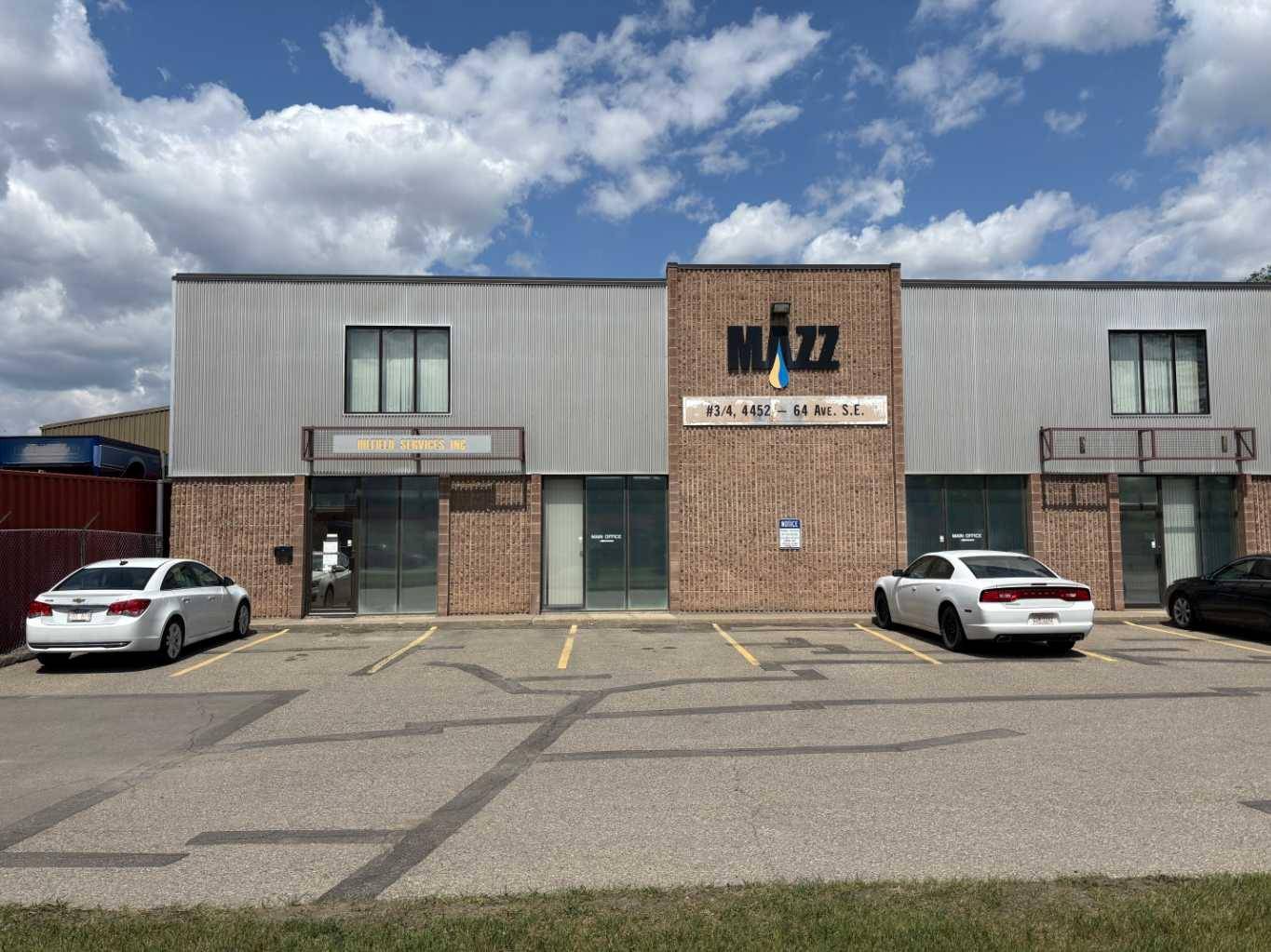 Calgary, AB T2B 2B3,4452 64 AVE SE