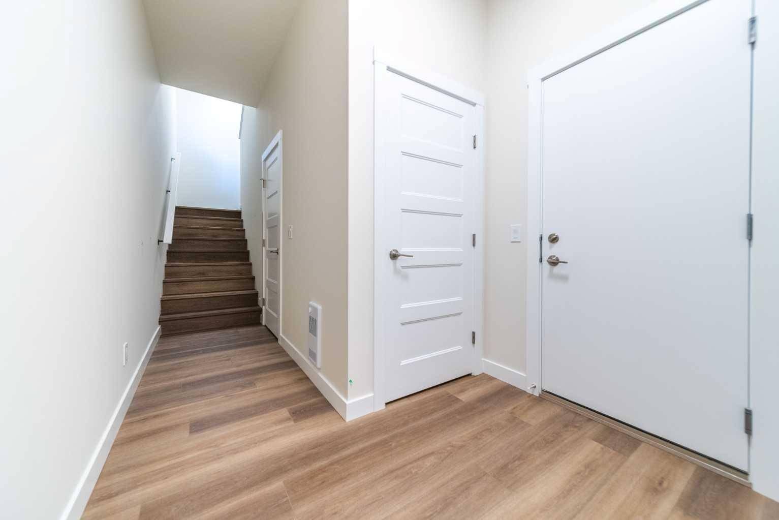 Calgary, AB T3C 3Y3,707 Sovereign Common SW