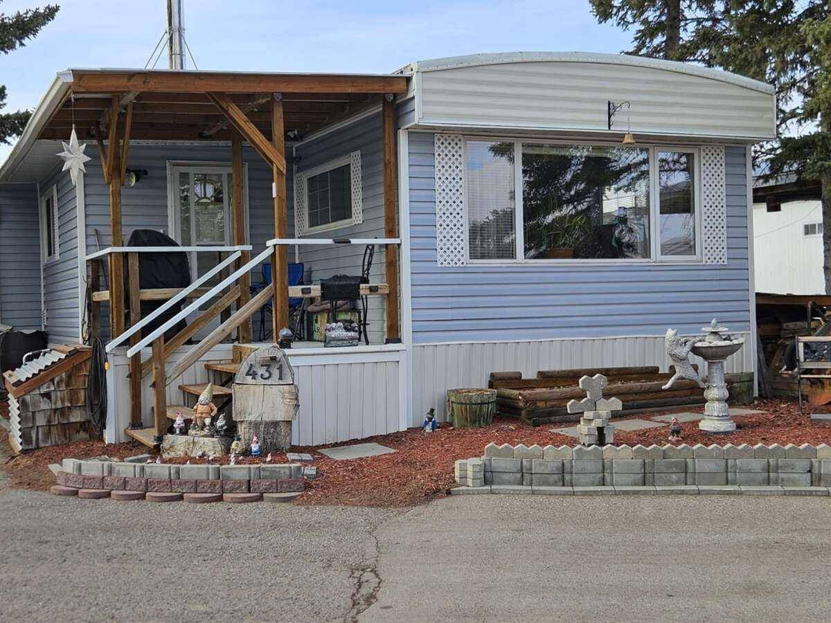 Calgary, AB T3B 5N8,3223 83 ST NW #431