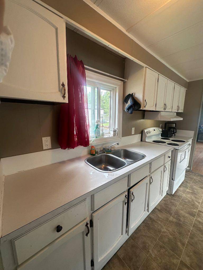 Red Deer, AB T4P 2A6,5344 76 ST #154