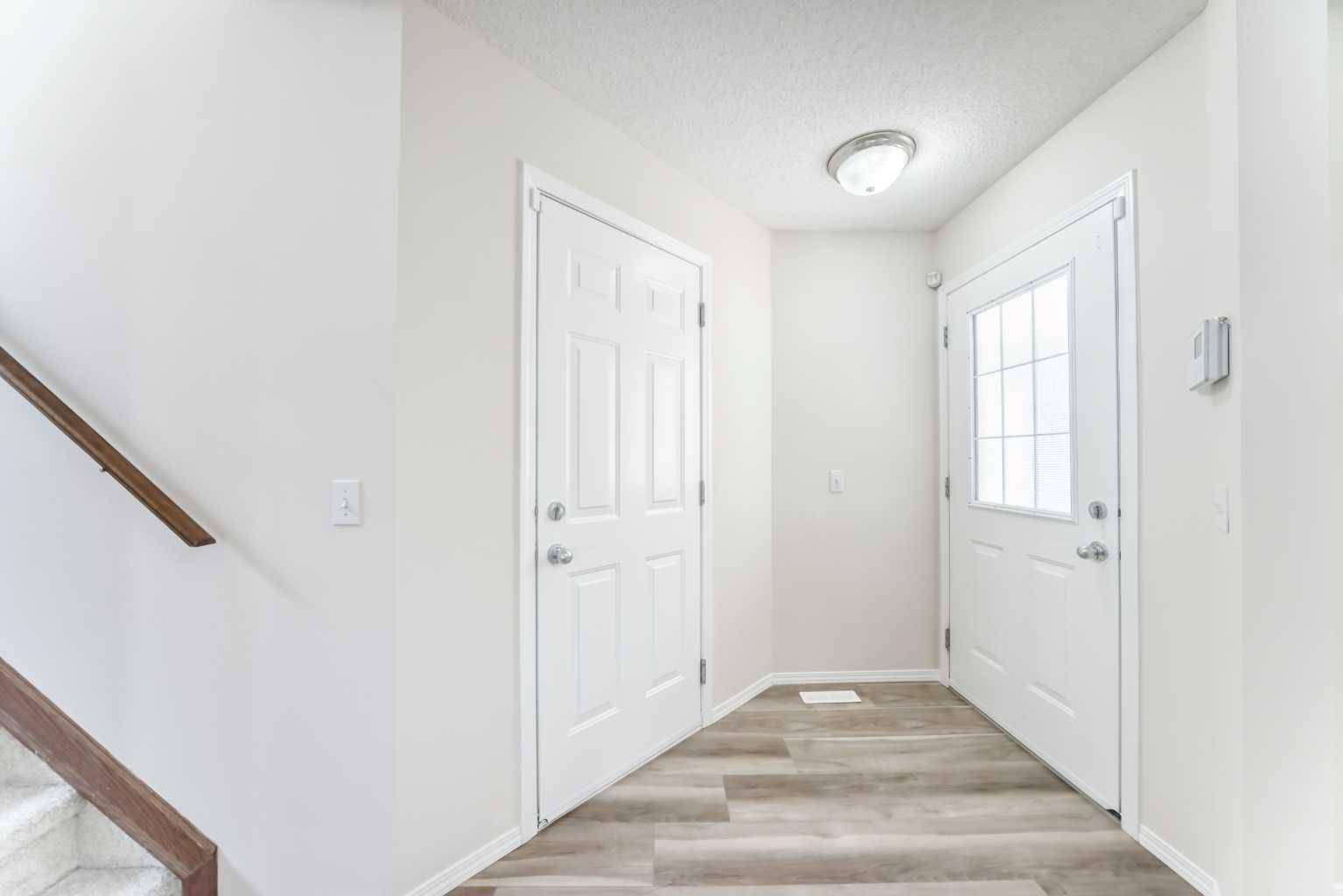 Calgary, AB T3J4W9,106 Saddletree DR NE