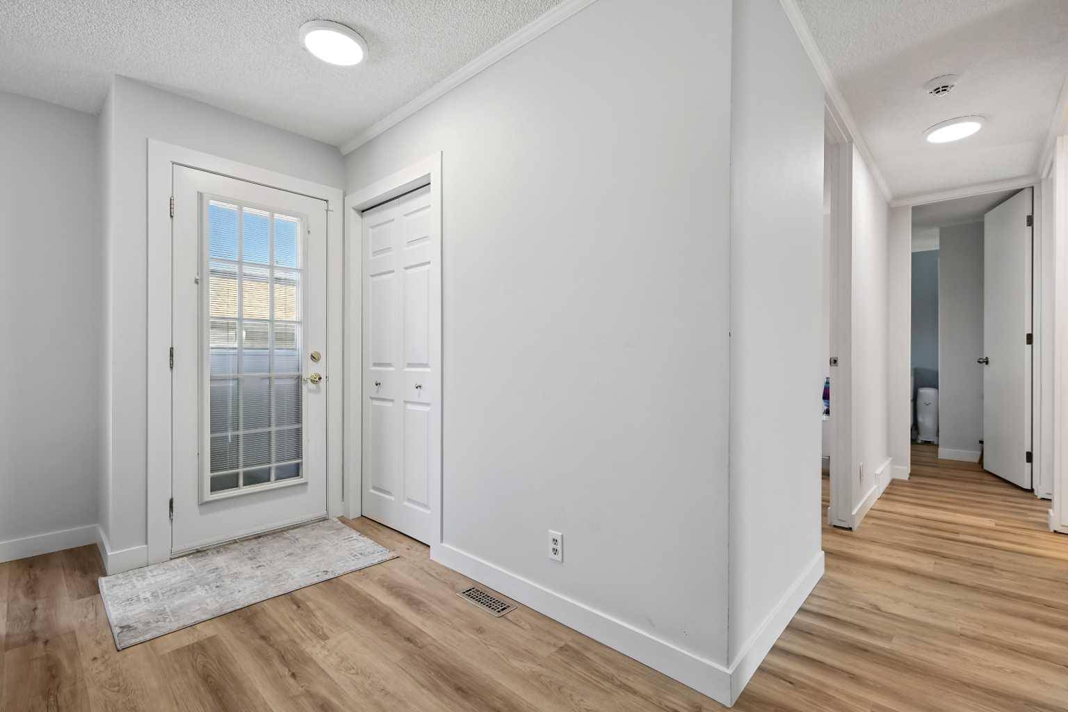 Calgary, AB T2C 1H6,309 Olympia DR SE