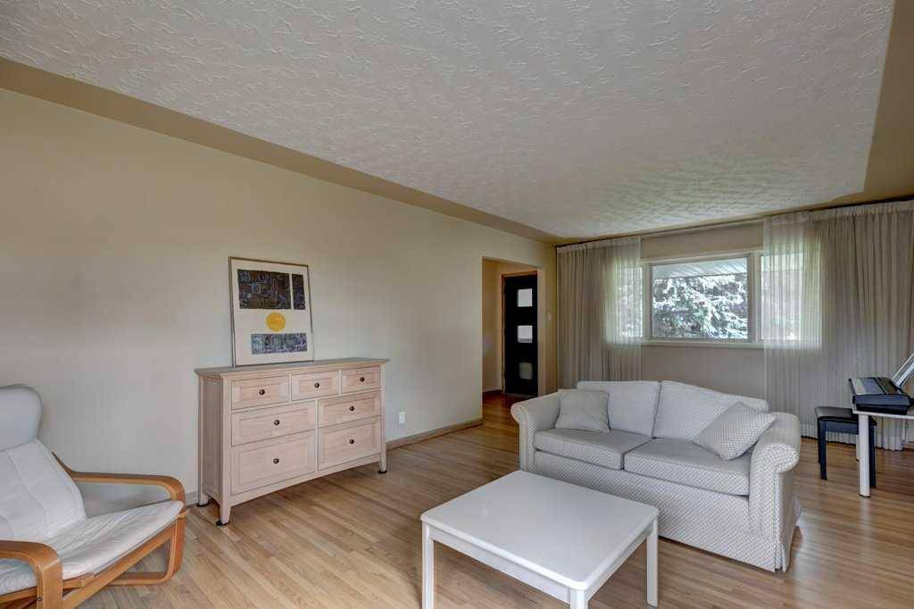 Calgary, AB T3E 4H7,39 Gladys Ridge RD SW