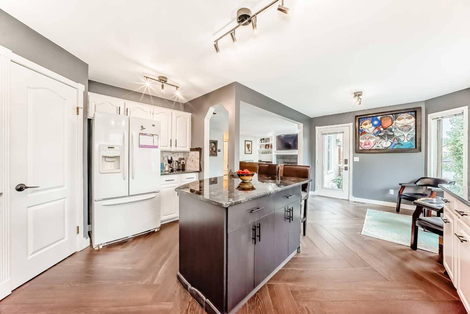 Chestermere, AB T1X 1C3,296 Lakeside Greens CRES