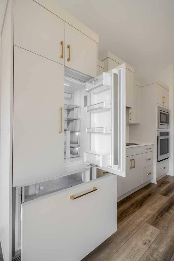 Lethbridge, AB T1K 8L1,3121 44 ST S