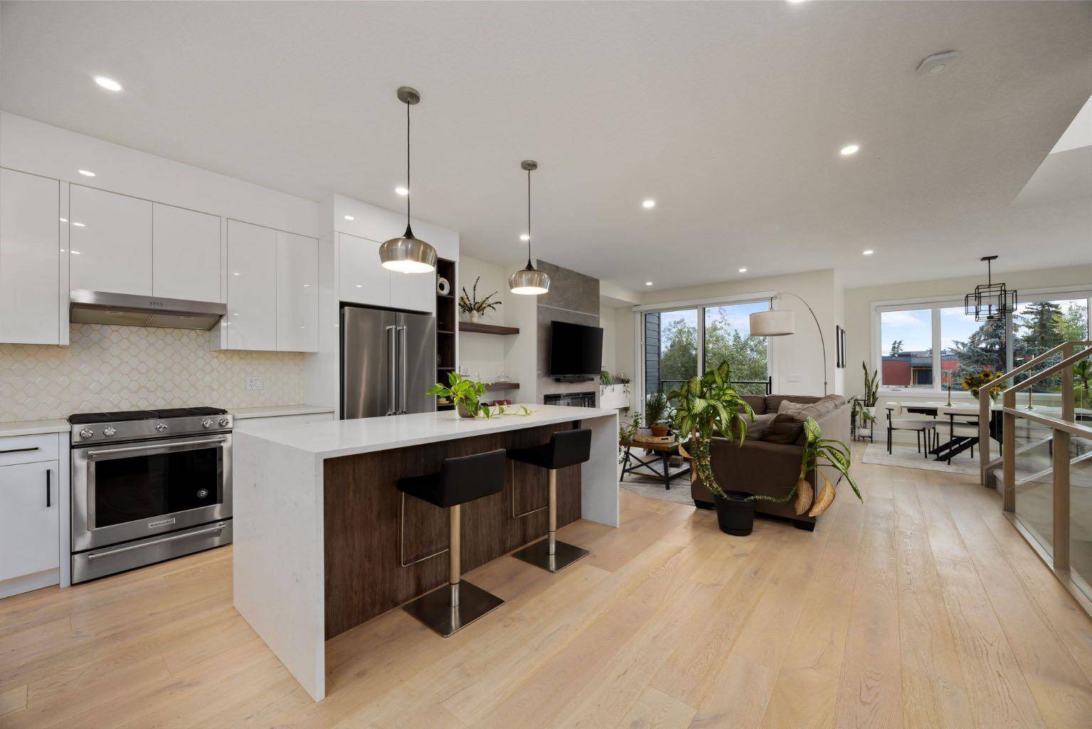 Calgary, AB T3C 3A3,3355 Spruce DR SW #1