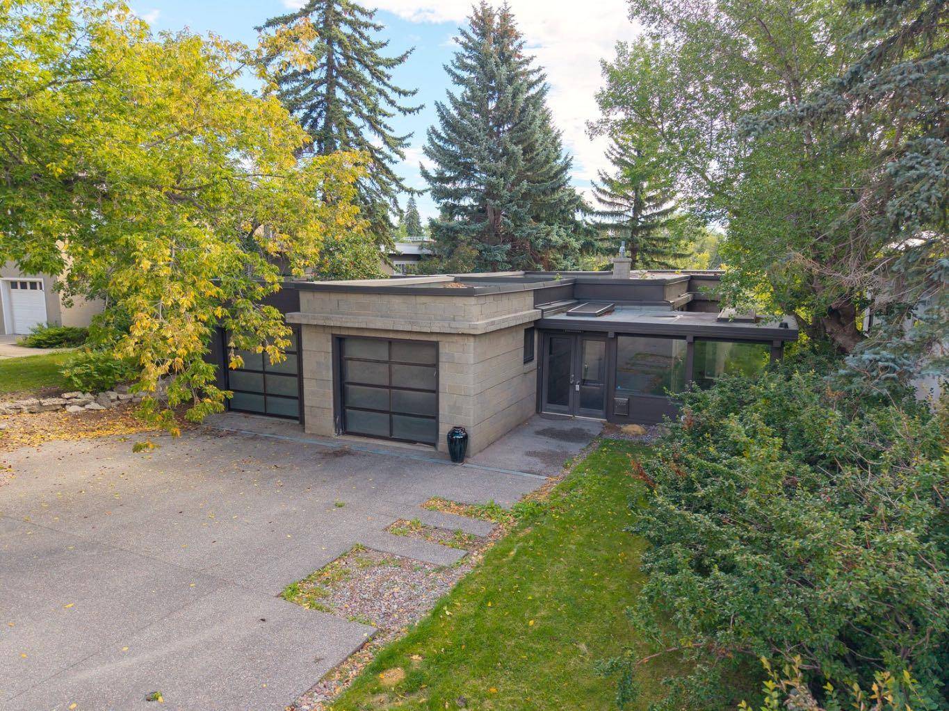 Calgary, AB T2N 2G7,1222 18 ST NW