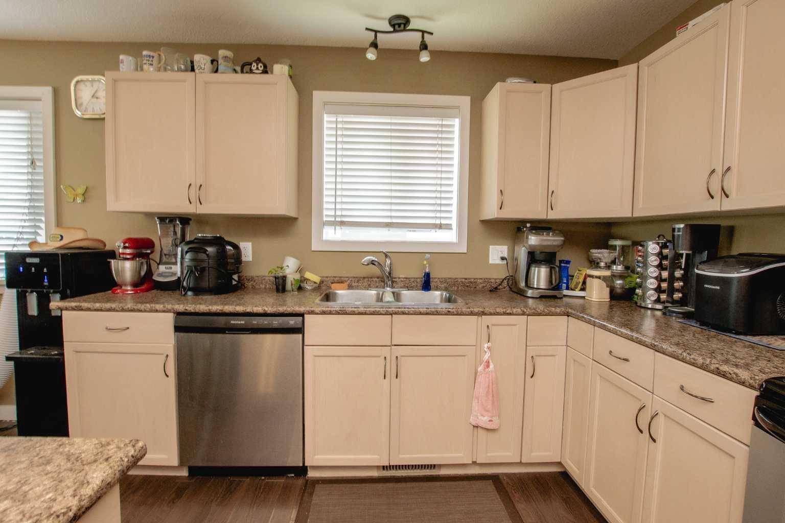 Grande Prairie, AB T8V 1E6,10028 104 AVE #A&B