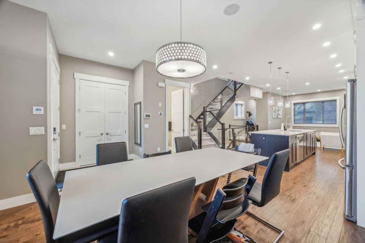 Calgary, AB T2M1S3,225 23 AVE NW