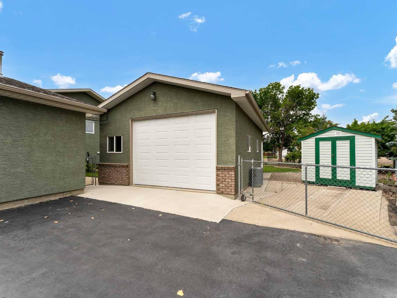 Dunmore, AB T1B 0J3,627 East 2 ST SE