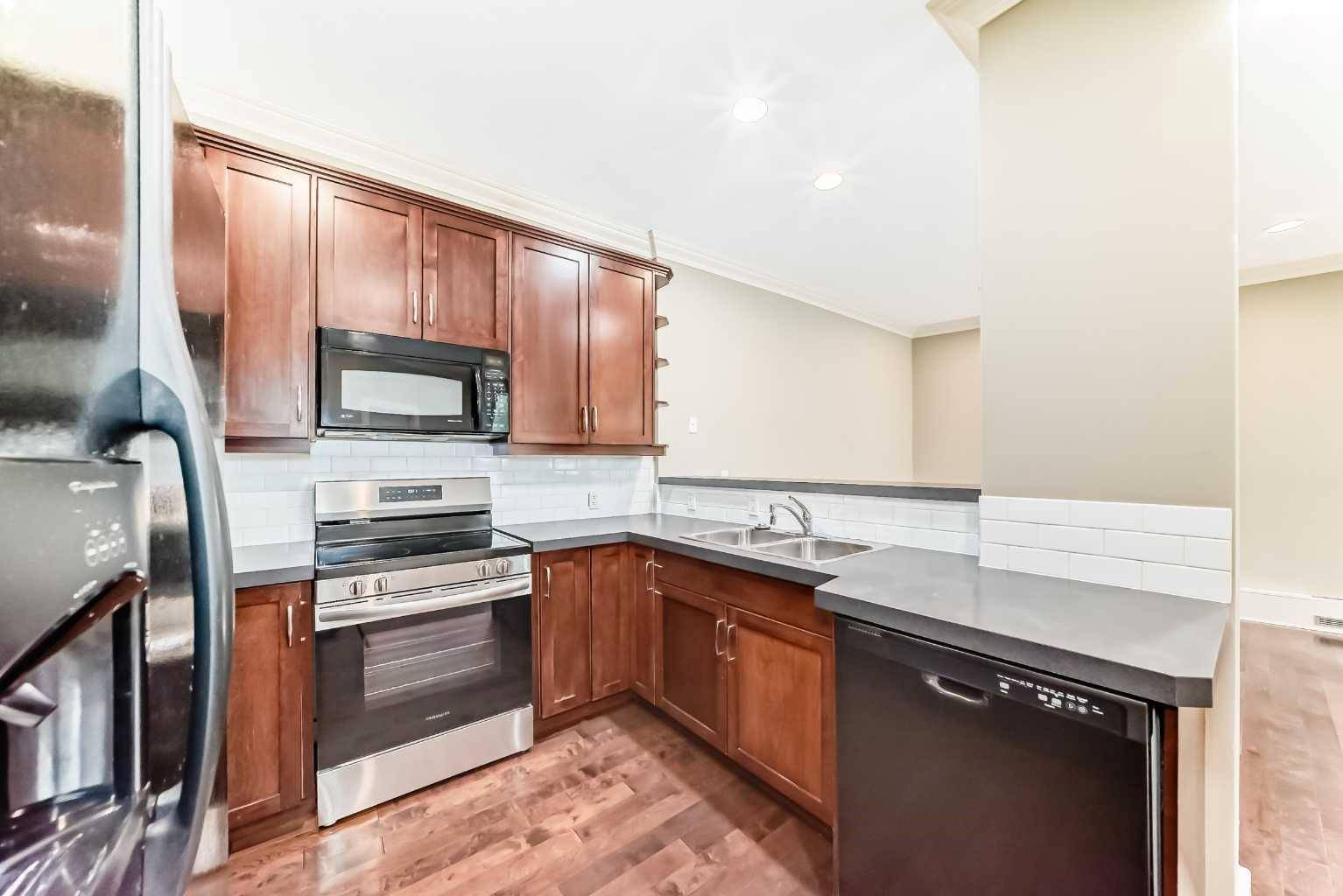 Calgary, AB T2R 0K3,323 13 AVE SW #101