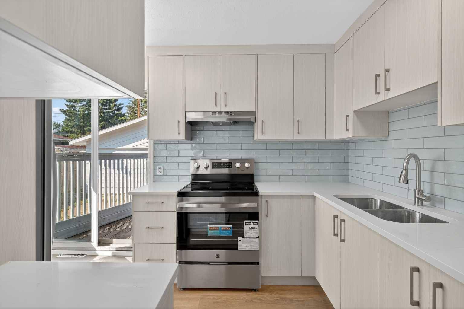 Calgary, AB T2K 0T5,5923 Centre ST NW